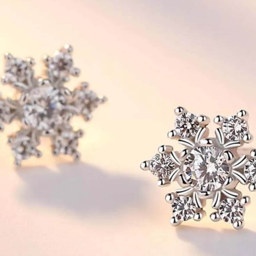 Sterling Silver CZ Snowflake Stud Earrings NEW - Picture 5 of 10